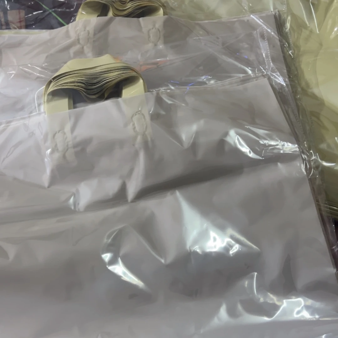 塑料微瑕疵福利款50.40的3包牛油果和2包奶茶