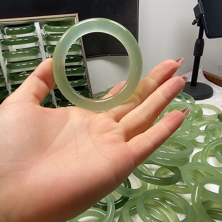 平****蛇纹石玉未镶嵌手镯