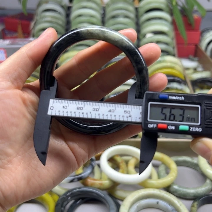蛇纹石玉未镶嵌手镯104