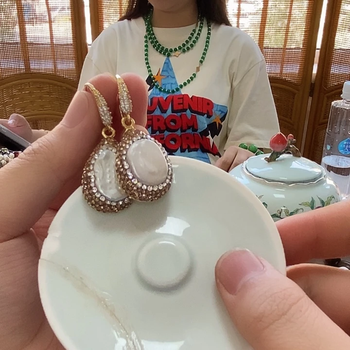 瓷片哈哈哈哈哈哈哈哈哈哈哈吧