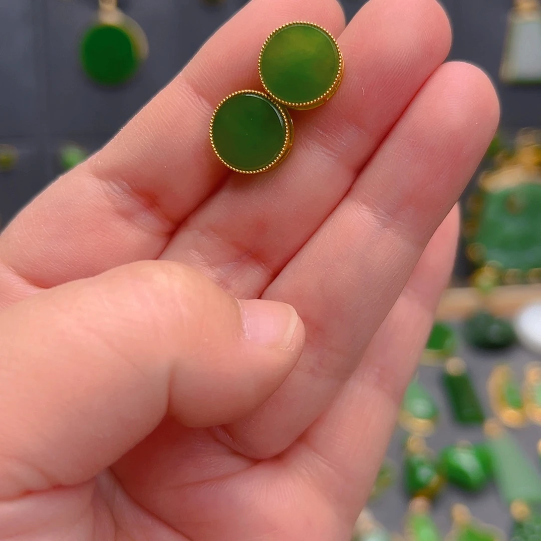 和田玉18K金镶嵌耳饰