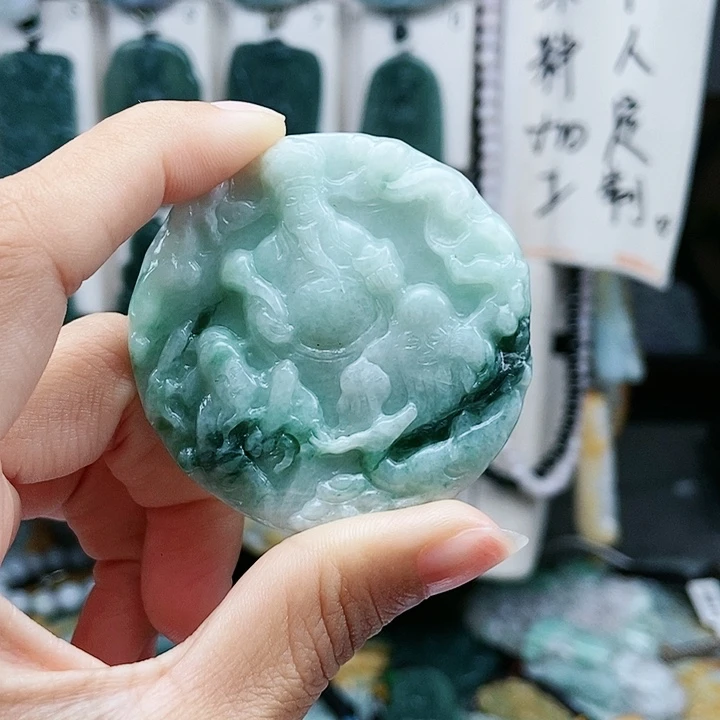 颈饰足铂镶嵌翡翠翡翠