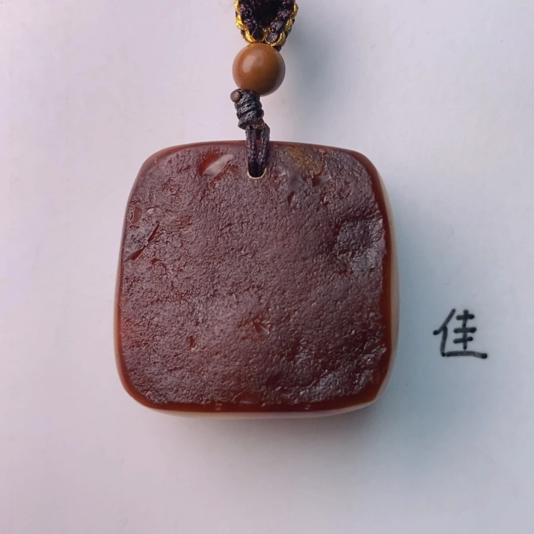 未镶嵌琥珀珠宝奇石