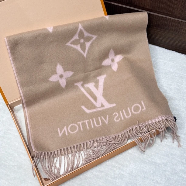 未使用 LouisVuitton/路易威登 LV奶茶粉双面羊绒围巾/二奢