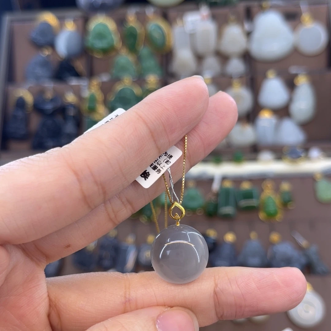 和田玉吊坠18K金镶嵌
