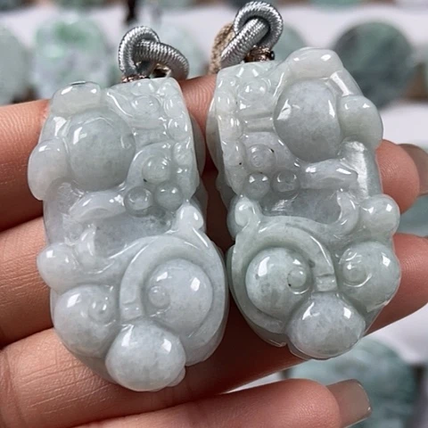 翡翠颈饰未镶嵌貔貅福利一对