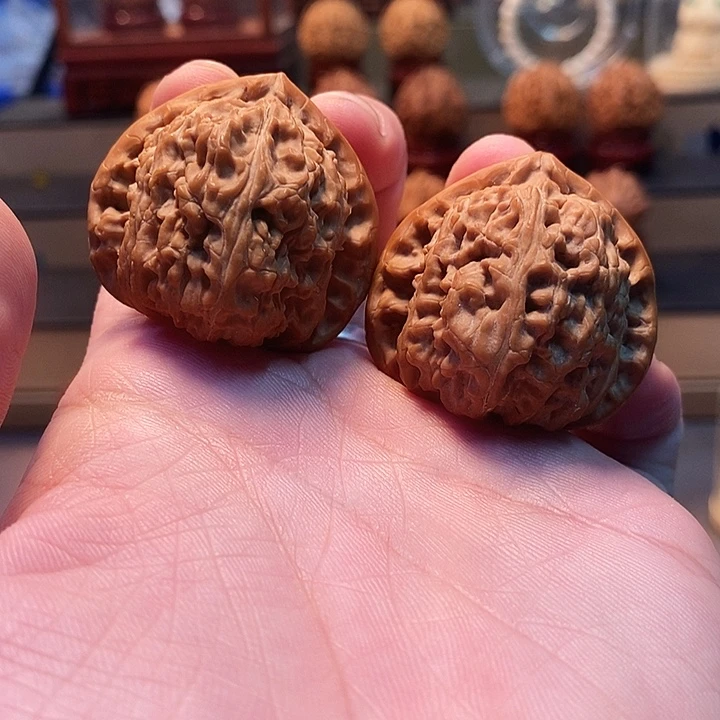 桃核把件39尺三角白