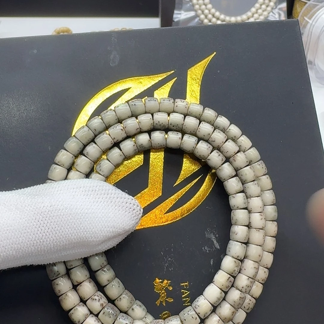 星月菩提吊坠126一物一图糯冰绿背河豚6直切108