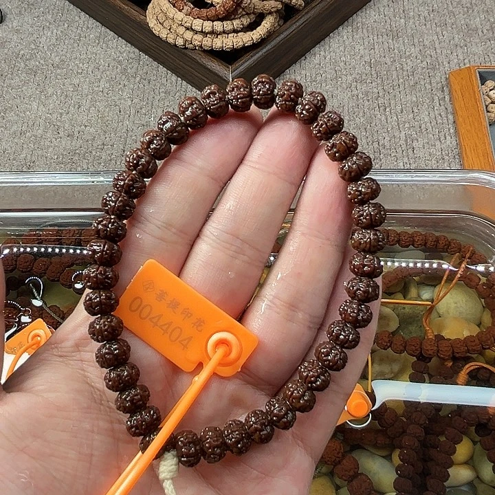 金刚菩提吊坠凹底梅花手持