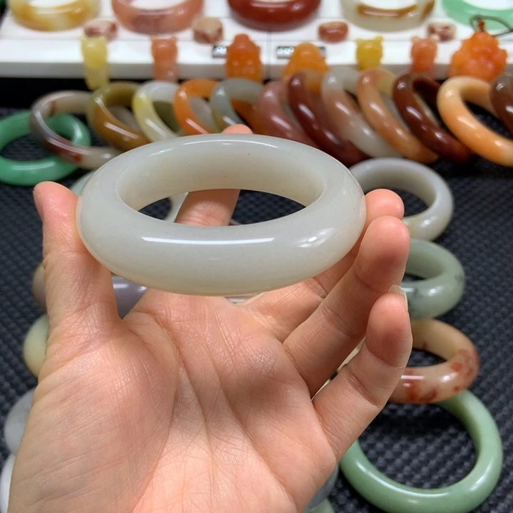 石英质玉未镶嵌手镯