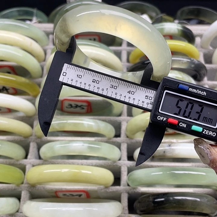 蛇纹石玉未镶嵌手镯353