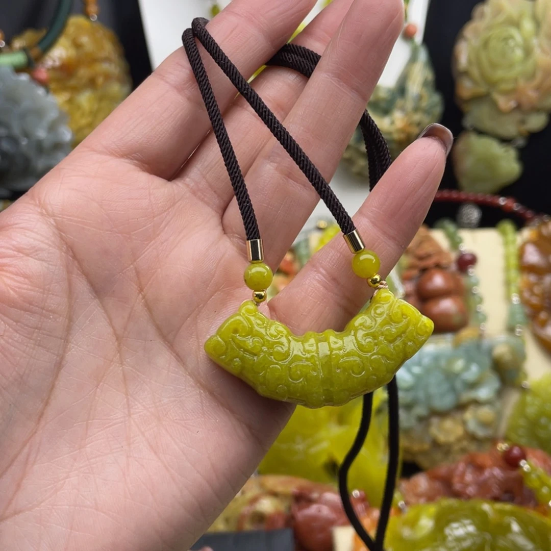 未镶嵌蛇纹石玉颈饰