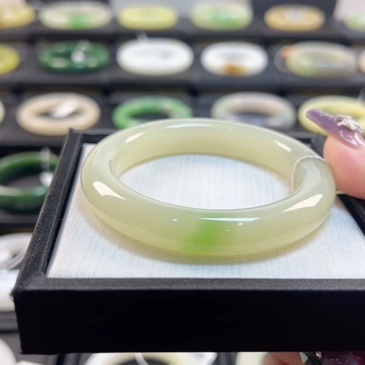 和田玉（翠青玉）手镯未镶嵌