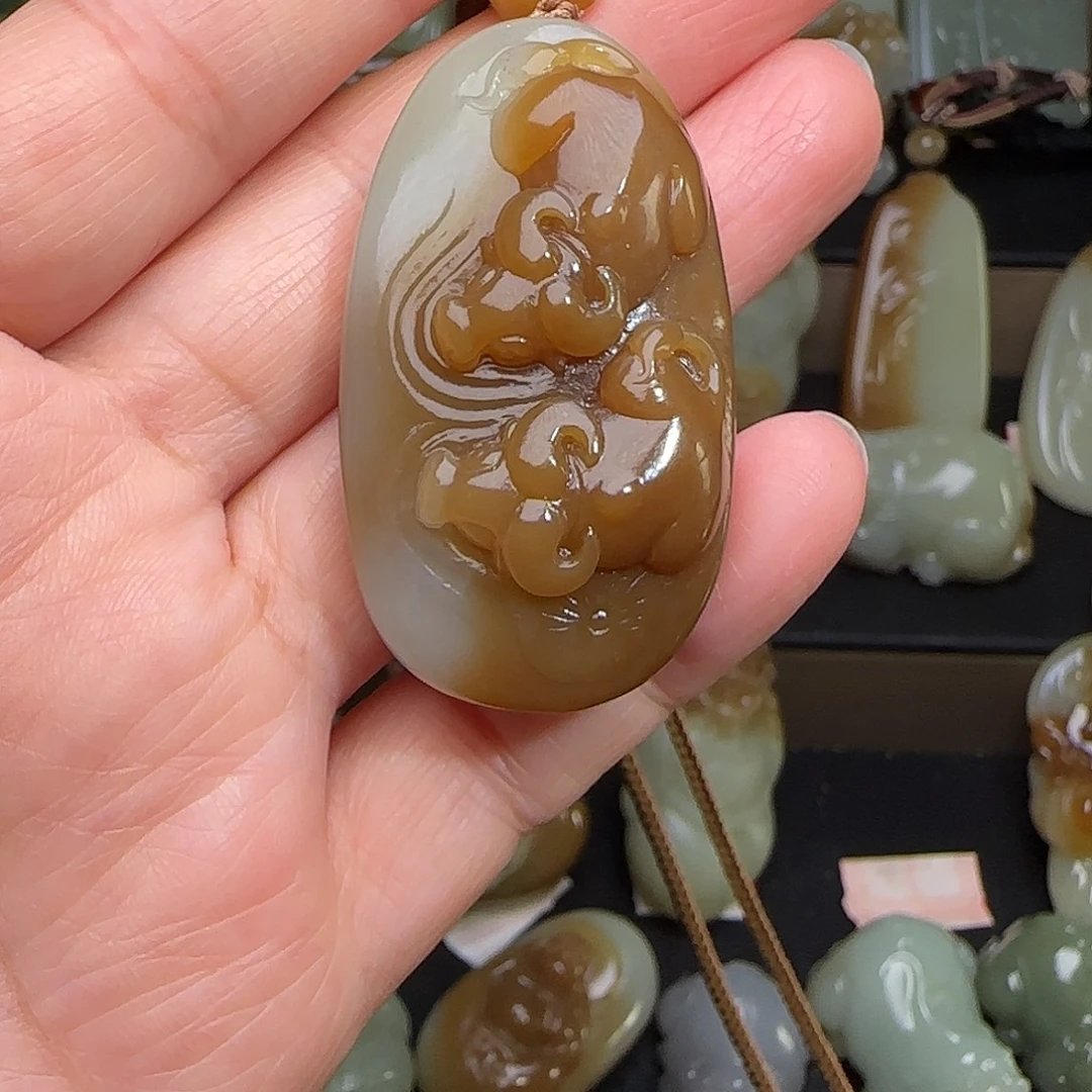 ****j和田玉未镶嵌颈饰