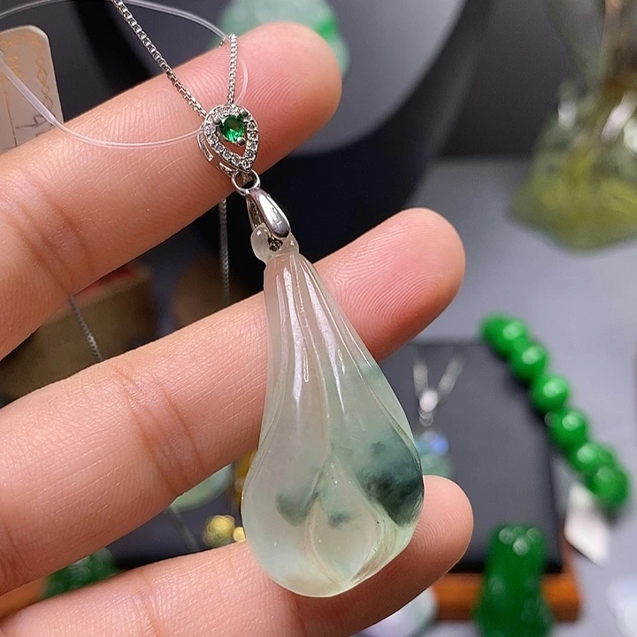 吊坠(赠链)未镶嵌翡翠