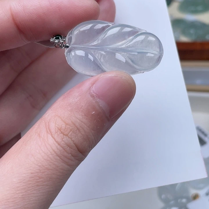 翡翠18K金镶嵌颈饰钰*_叶子