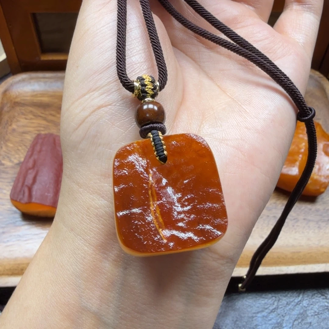 琥珀未镶嵌吊坠(赠链)