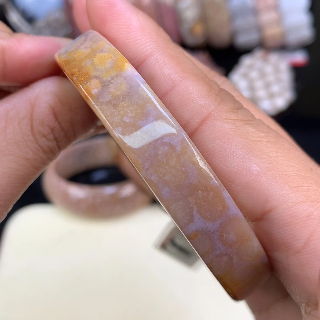 【闪购商品】颈饰未镶嵌硅化珊瑚（珊瑚玉）48号精美手镯57.5圈