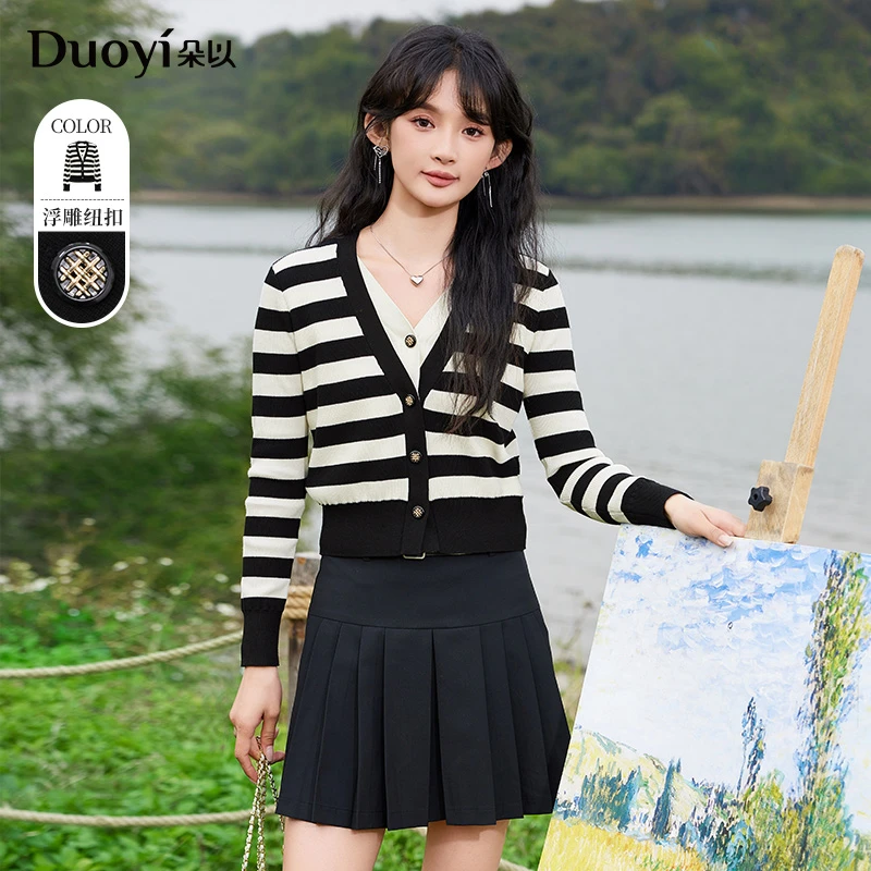 朵以2025春季新款时尚百搭撞色假两件条纹长袖针织衫39VC512059
