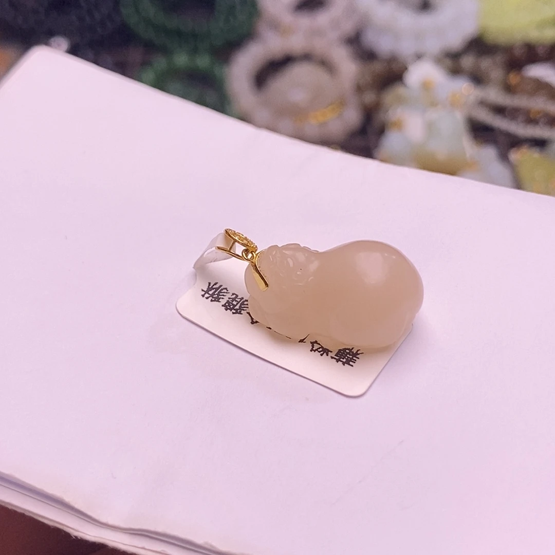 和田玉未镶嵌颈饰浓藕粉老矿料金镶貔貅