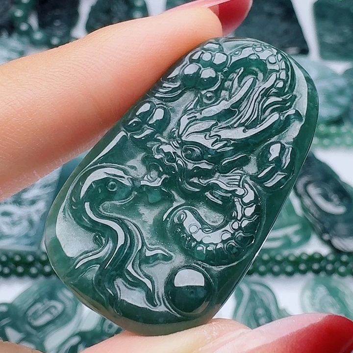 翡翠未镶嵌颈饰天然的A货翡翠多样性发其一