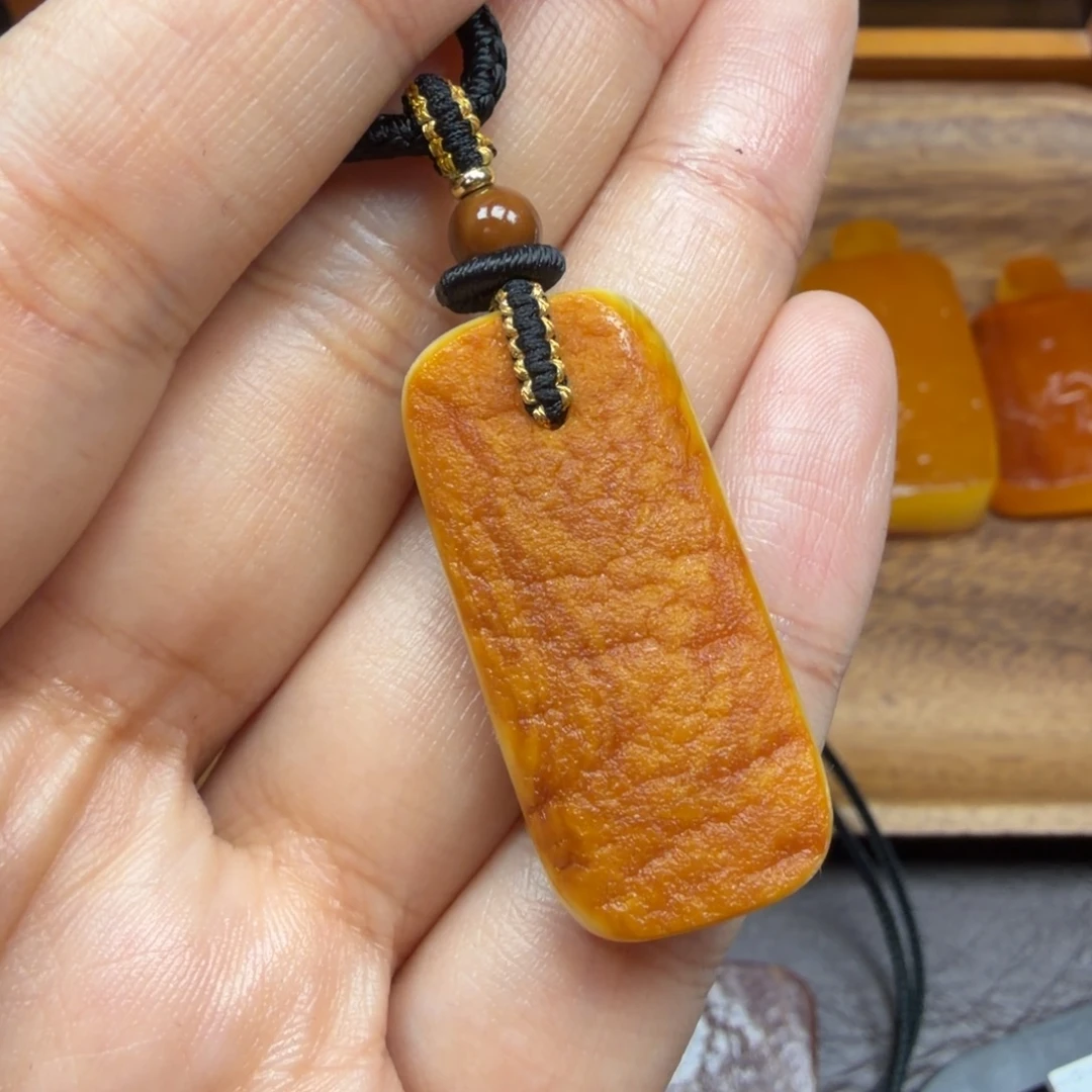 琥珀未镶嵌吊坠(赠链)