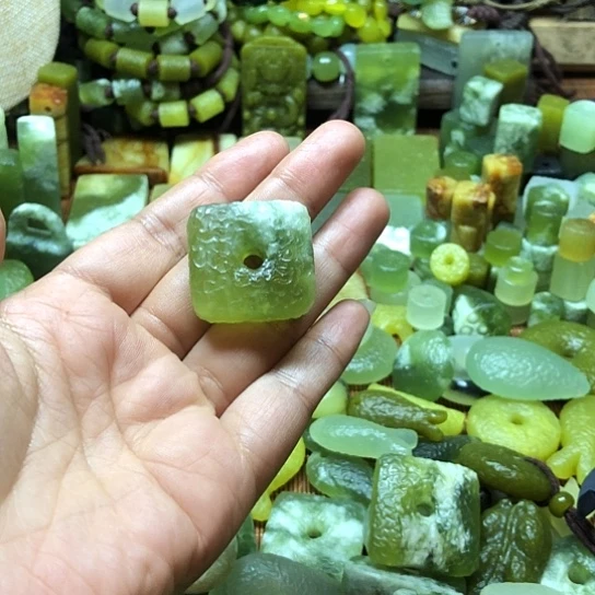未镶嵌岫玉吊坠又****西