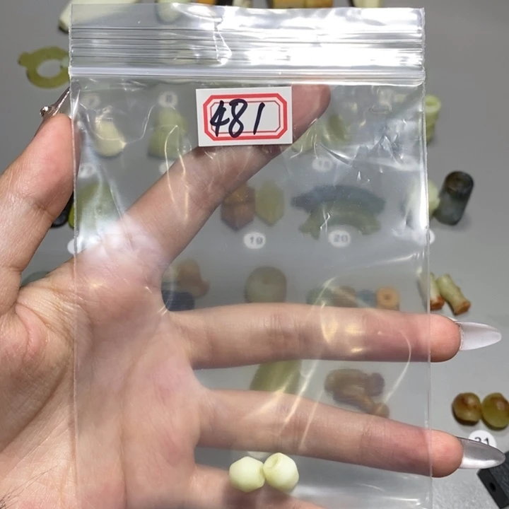 蛇纹石玉颈饰未镶嵌时****人