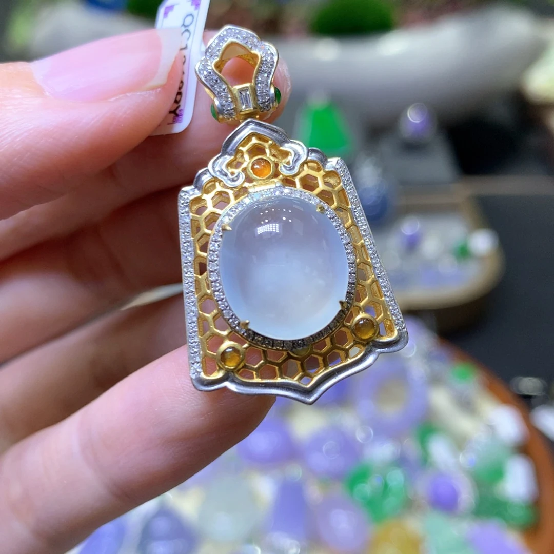 【闪购商品】翡翠颈饰18K金镶嵌翡翠吊坠项链