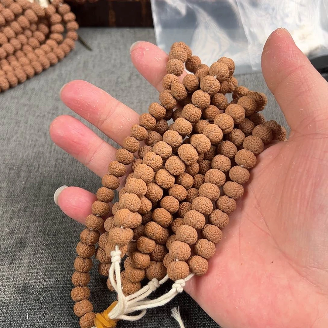 猴头核桃吊坠四瓣龙鳞王手持