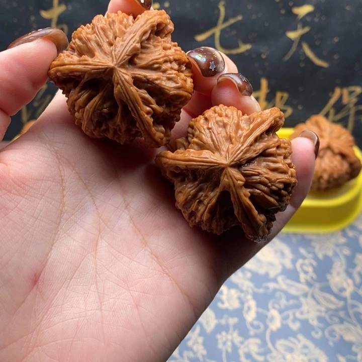 䨻***䨻吊坠文玩核桃白狮子