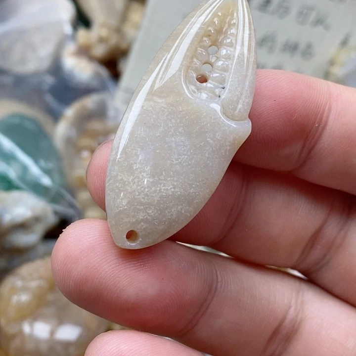 硅化珊瑚（珊瑚玉）未镶嵌颈饰锦*