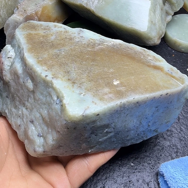和田玉（糖玉）未镶嵌珠宝奇石