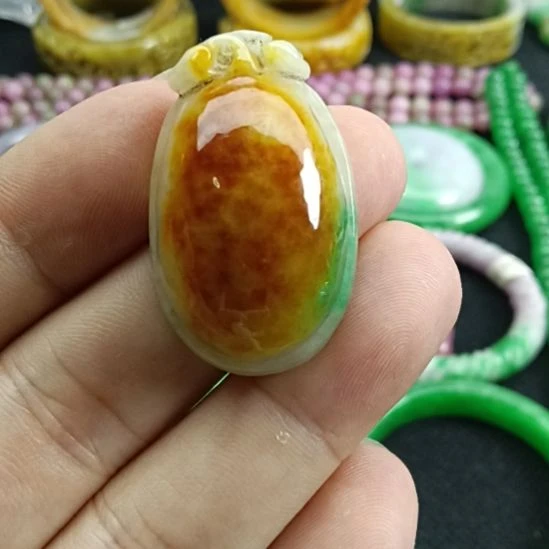 翡翠未镶嵌颈饰翡翠
