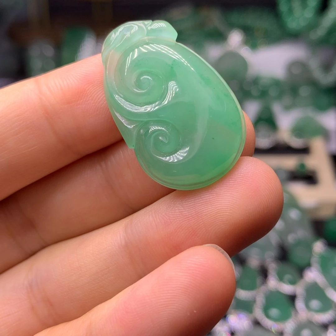 石英质玉（非洲翠）未镶嵌颈饰
