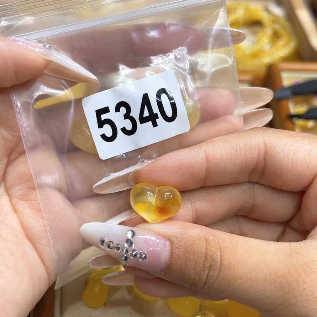 未镶嵌琥珀珠宝奇石