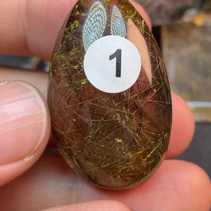 水晶颈饰未镶嵌R****n脖子