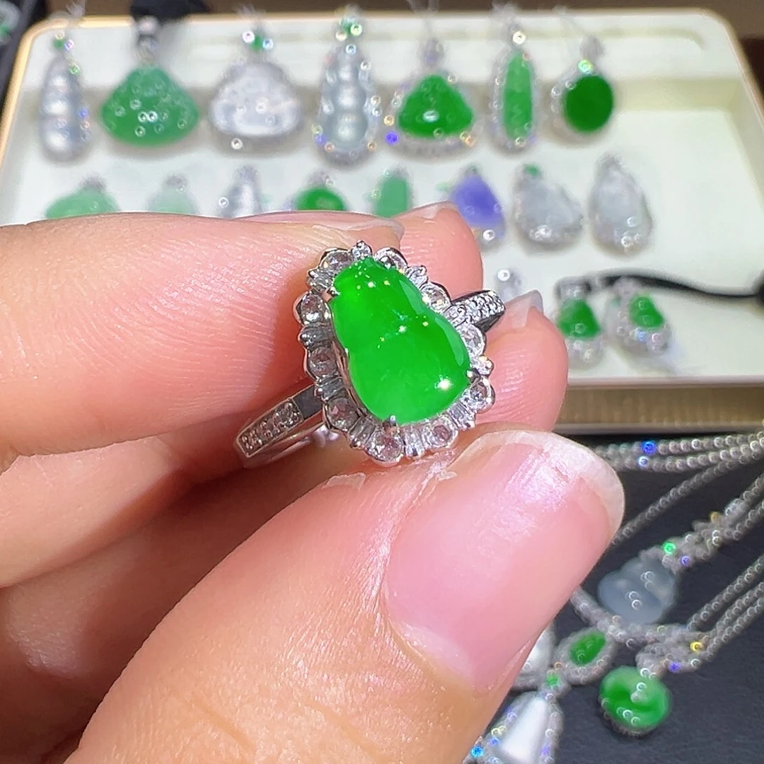 翡翠18K金镶嵌戒指