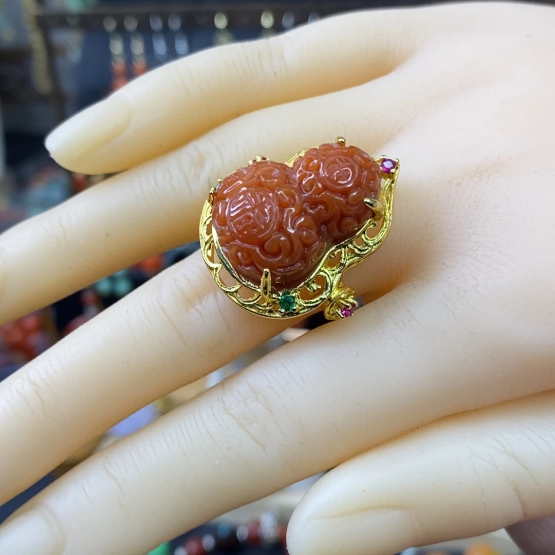 颈饰未镶嵌翡翠戒指
