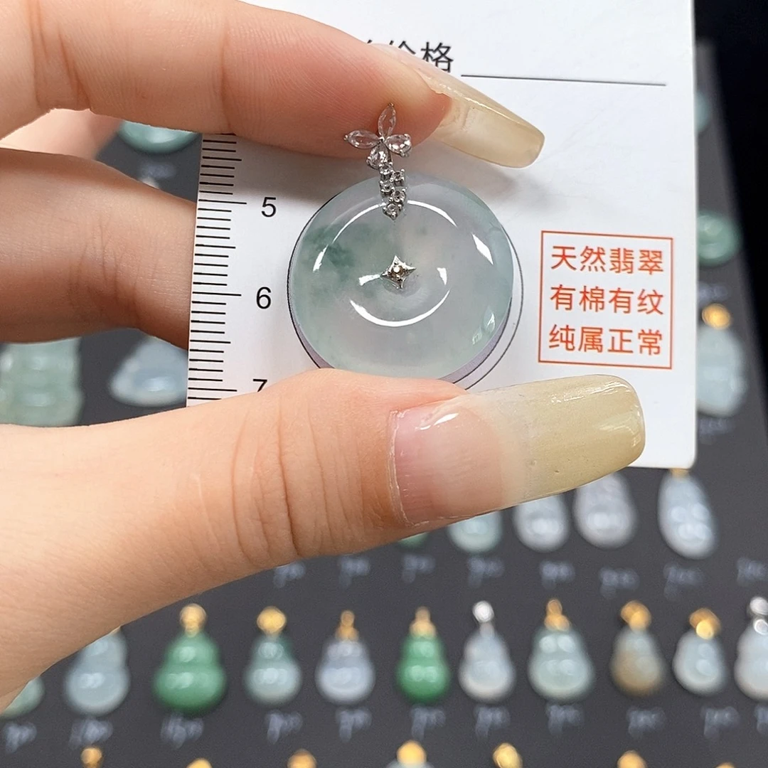 颈饰足银镶嵌翡翠