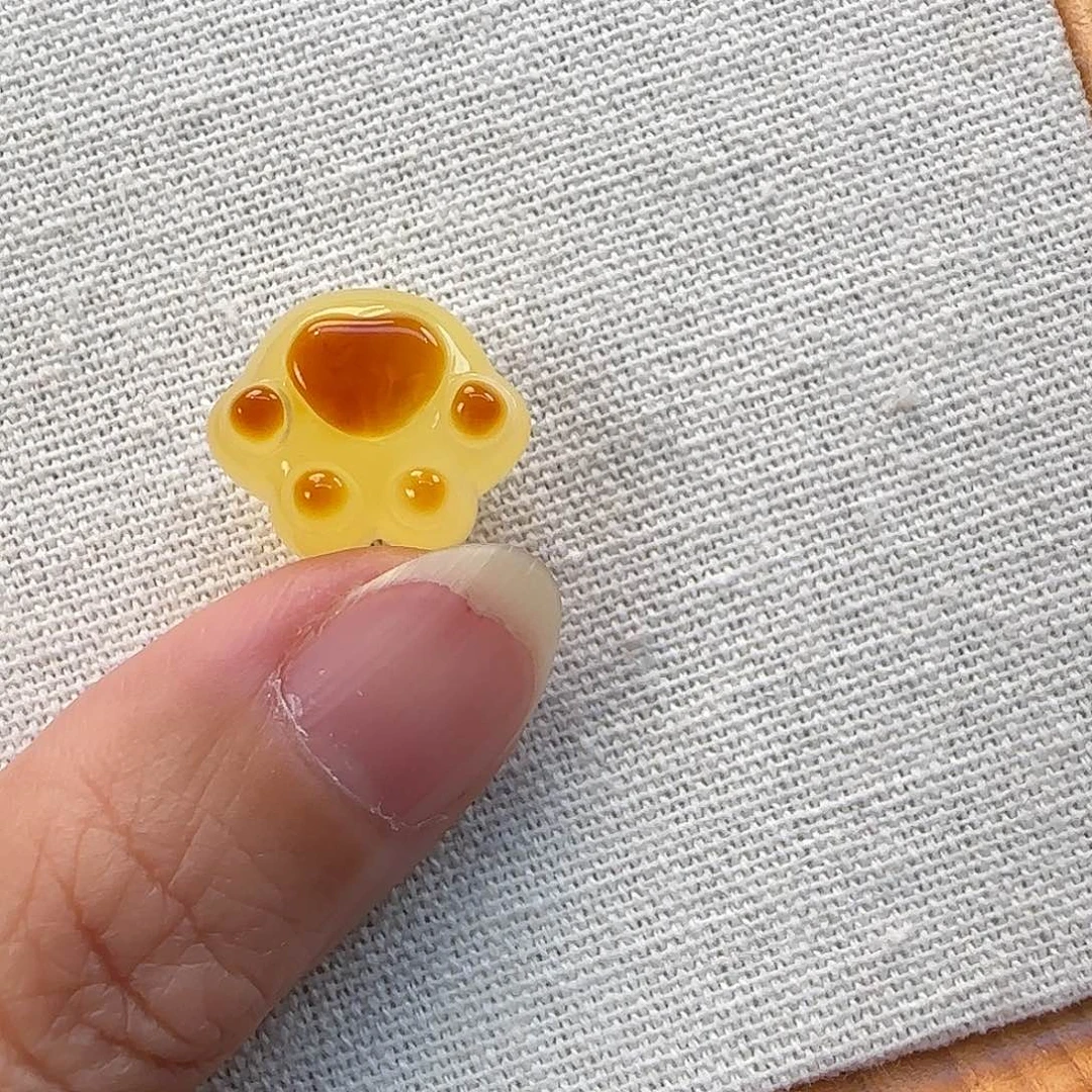 琥珀未镶嵌珠宝奇石自*人