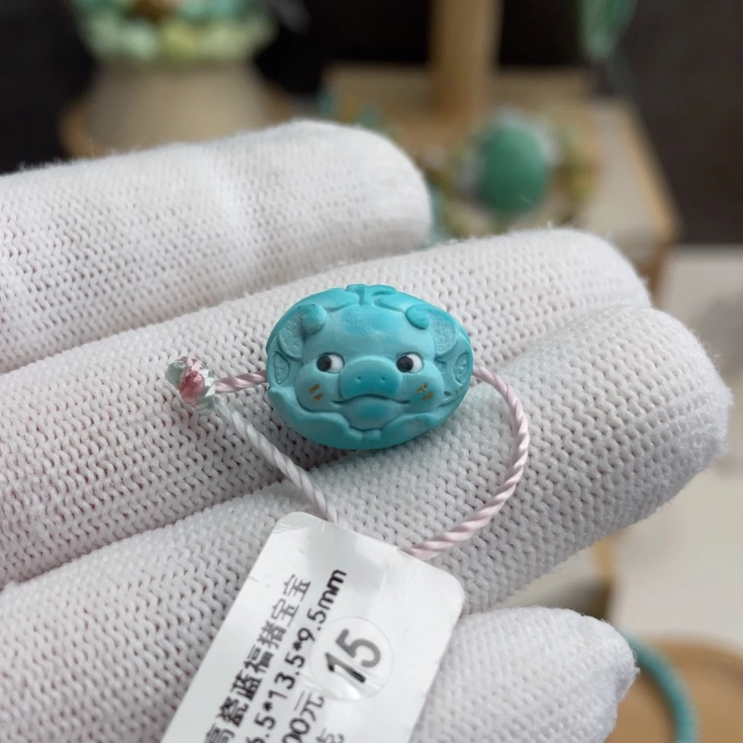 绿松石未镶嵌高蓝猪猪