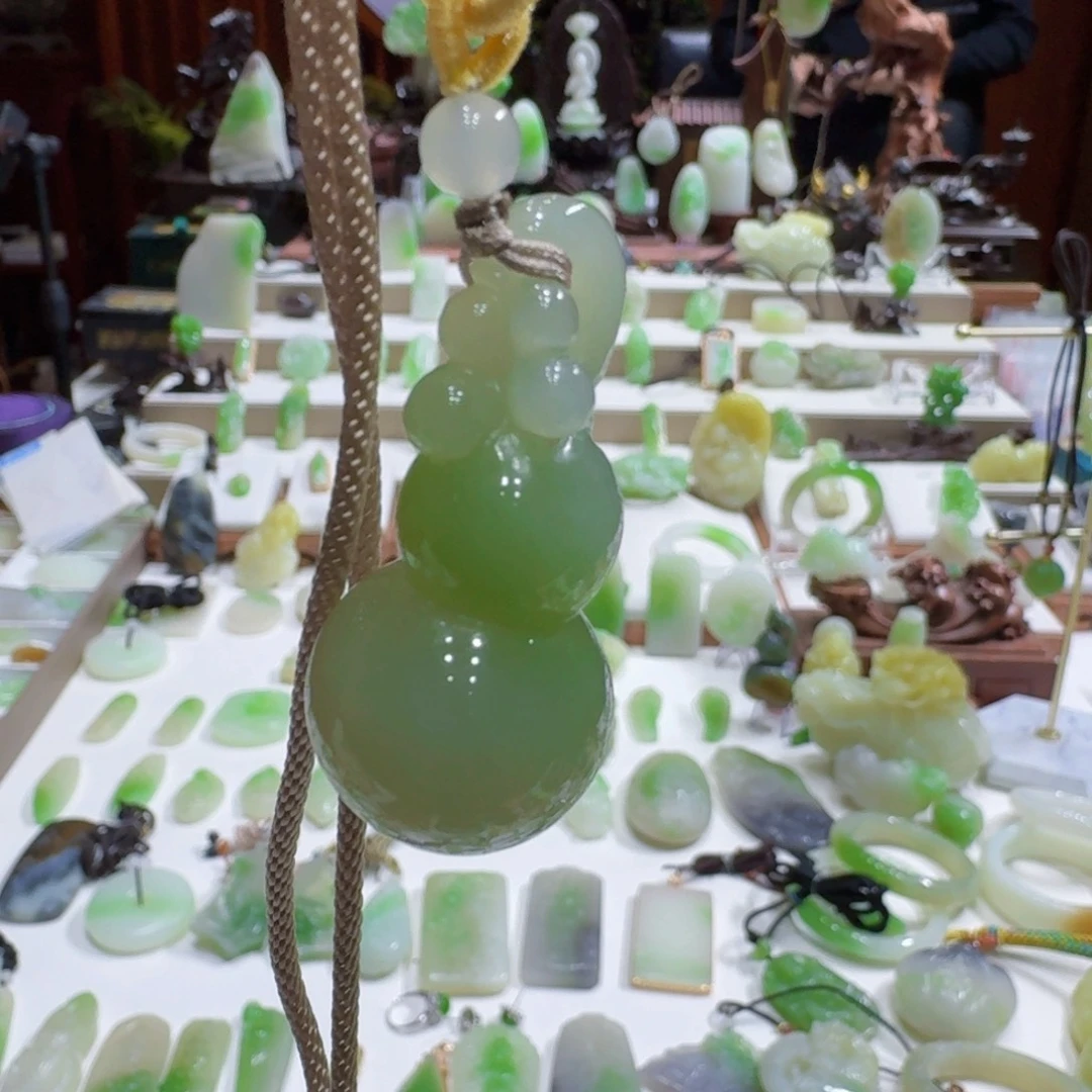 和田玉（翠青玉）未镶嵌颈饰翠青葫芦