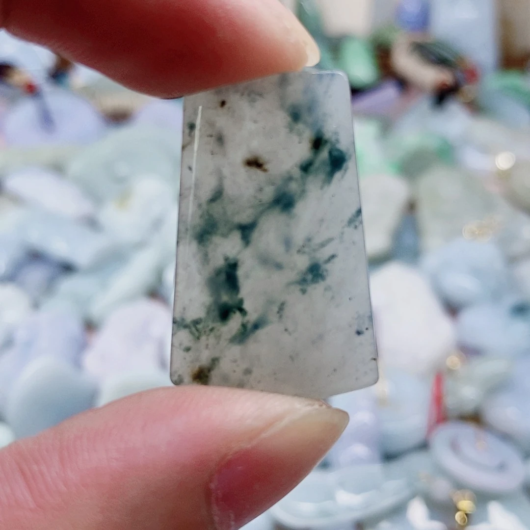 颈饰未镶嵌翡翠天然