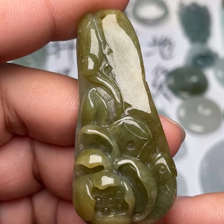 翡翠未镶嵌颈饰荷花鱼