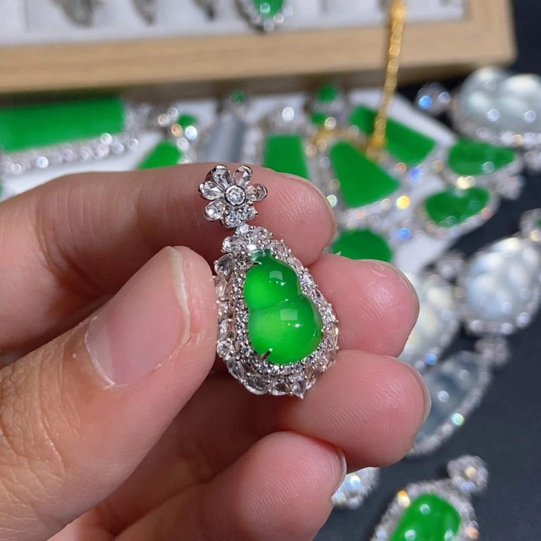 翡翠18K金镶嵌颈饰天然缅甸A货翡翠