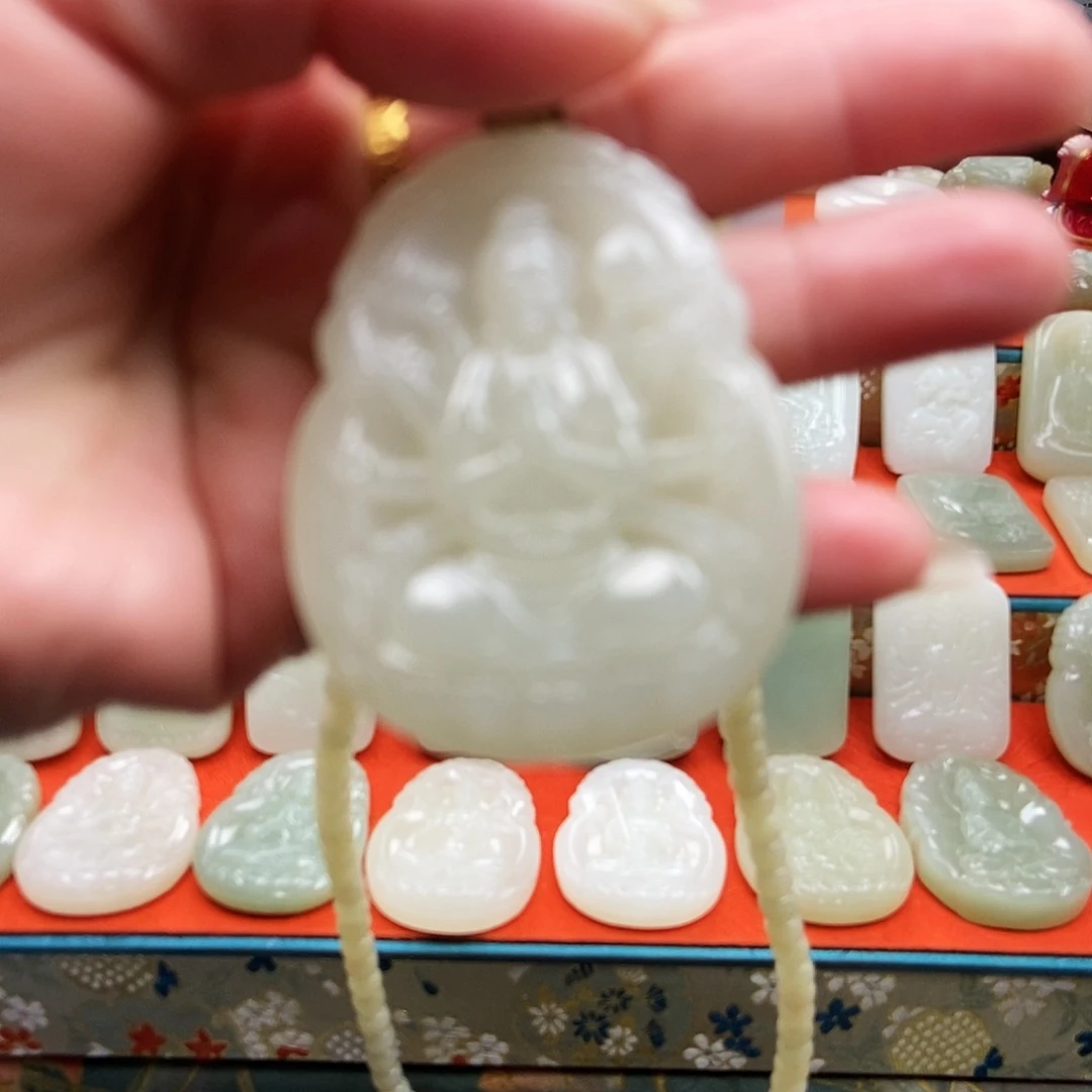 开***锁和田玉未镶嵌颈饰