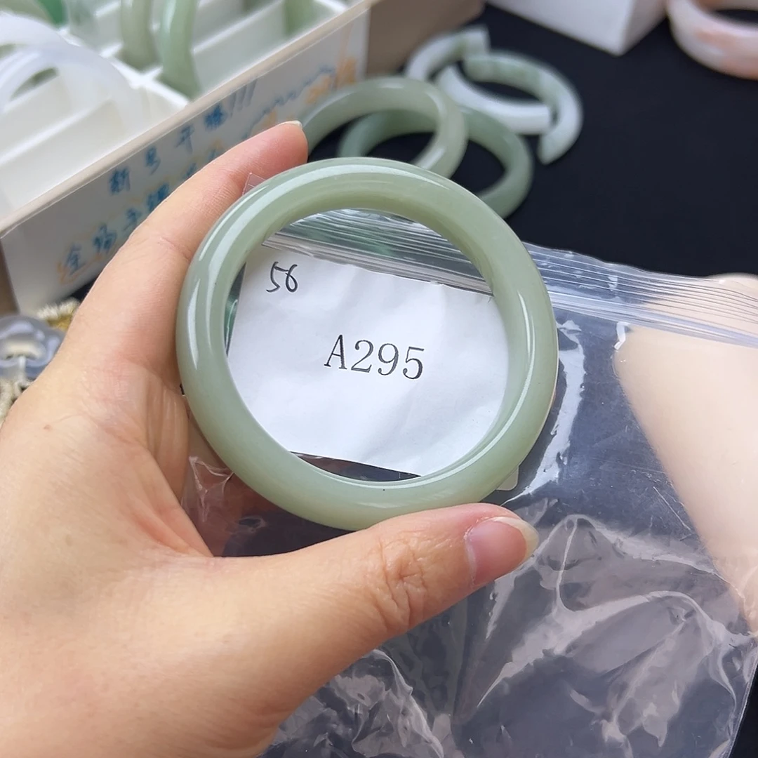 石英质玉未镶嵌手镯