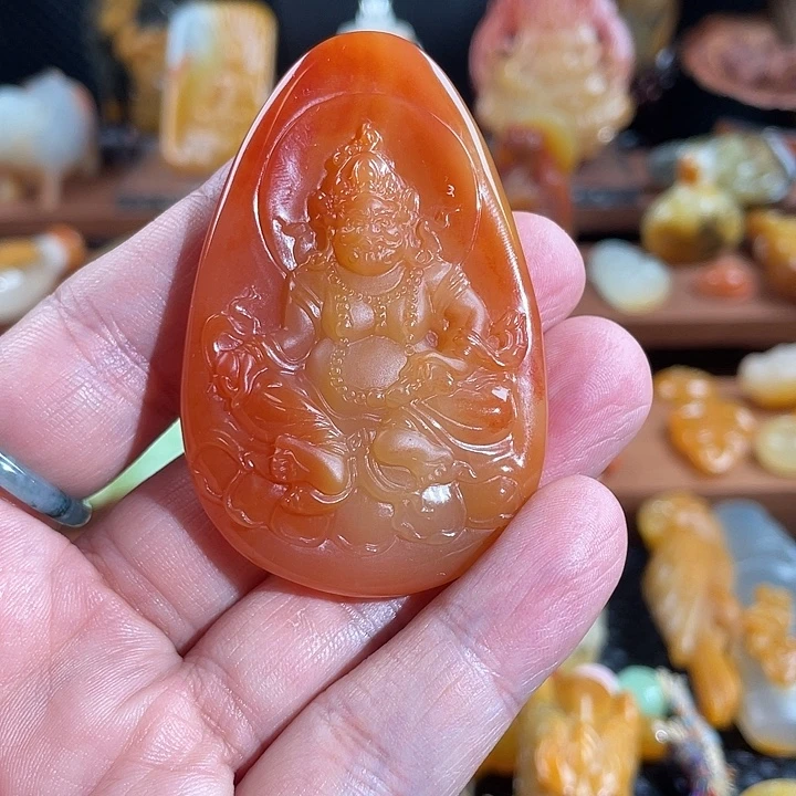 石英质玉（黄龙玉）未镶嵌颈饰