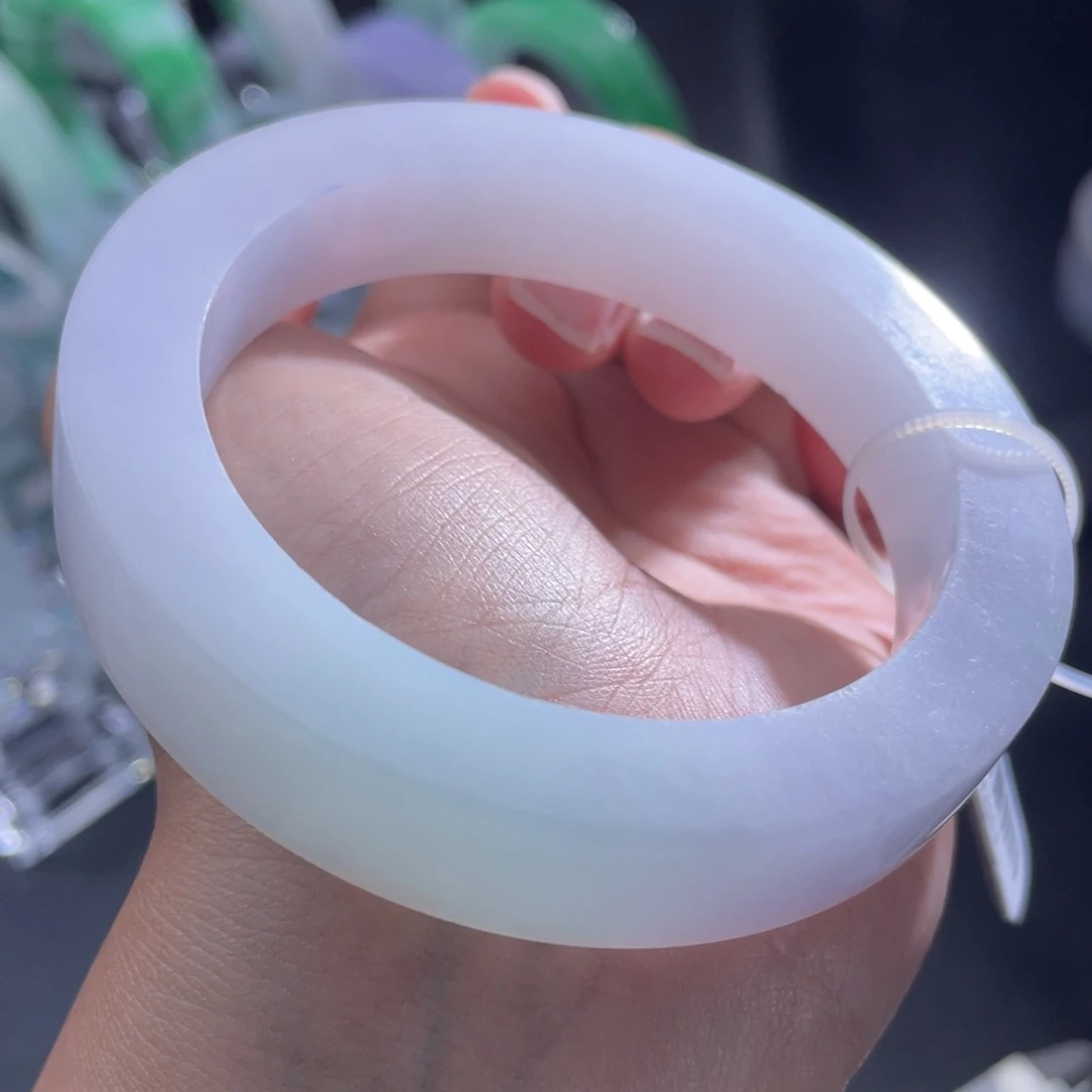 未镶嵌超级细腻种老定制翡翠